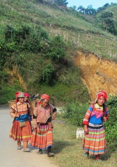Richard Evemy Cycling on the  tour with redspokes